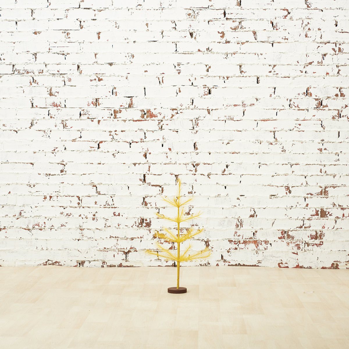 24in. honey pampas tree figure