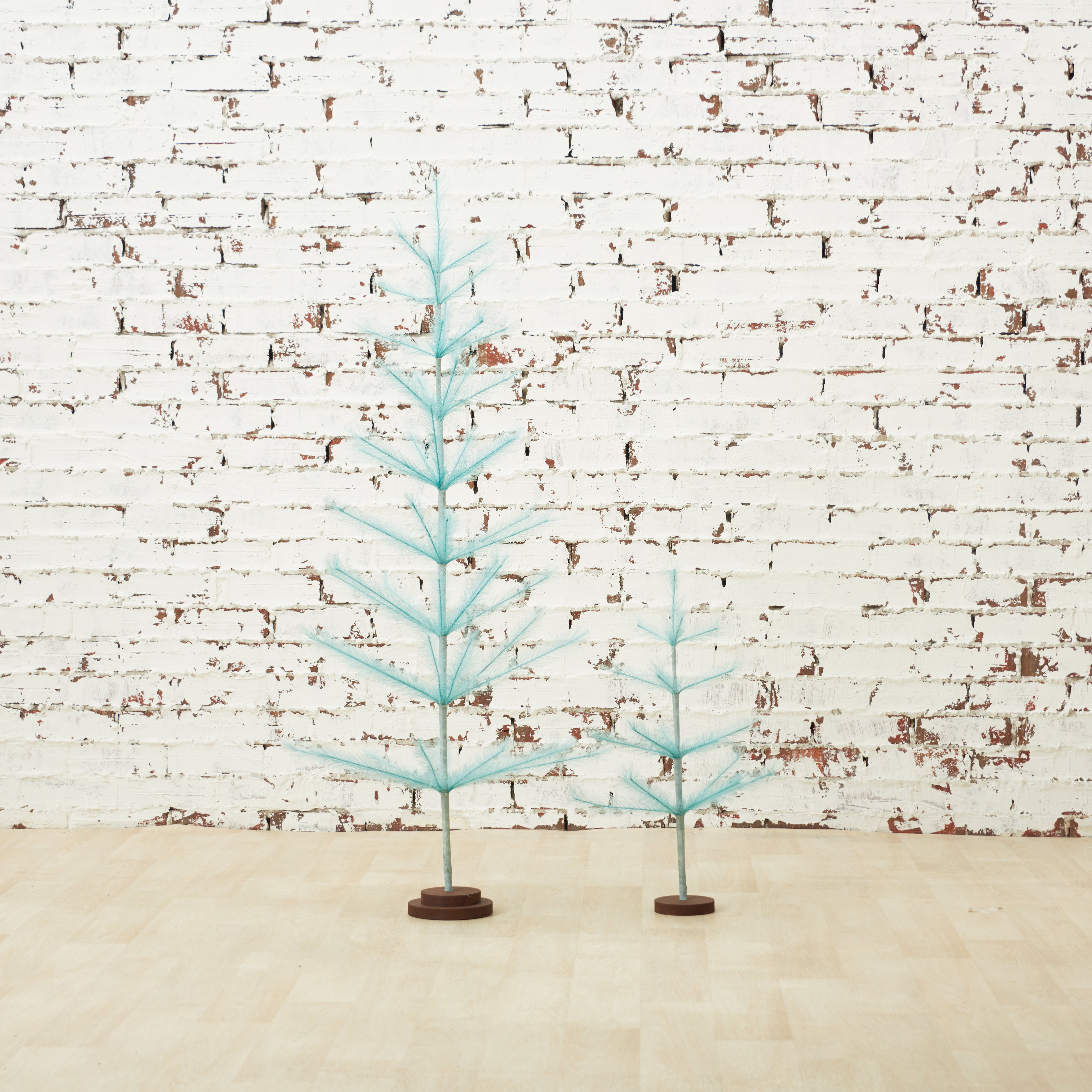 24in. sky pampas tree figure