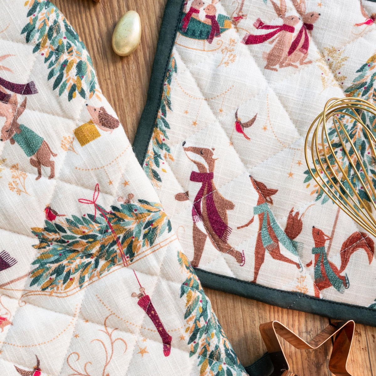 A woodland tales oven mitt & potholder set.