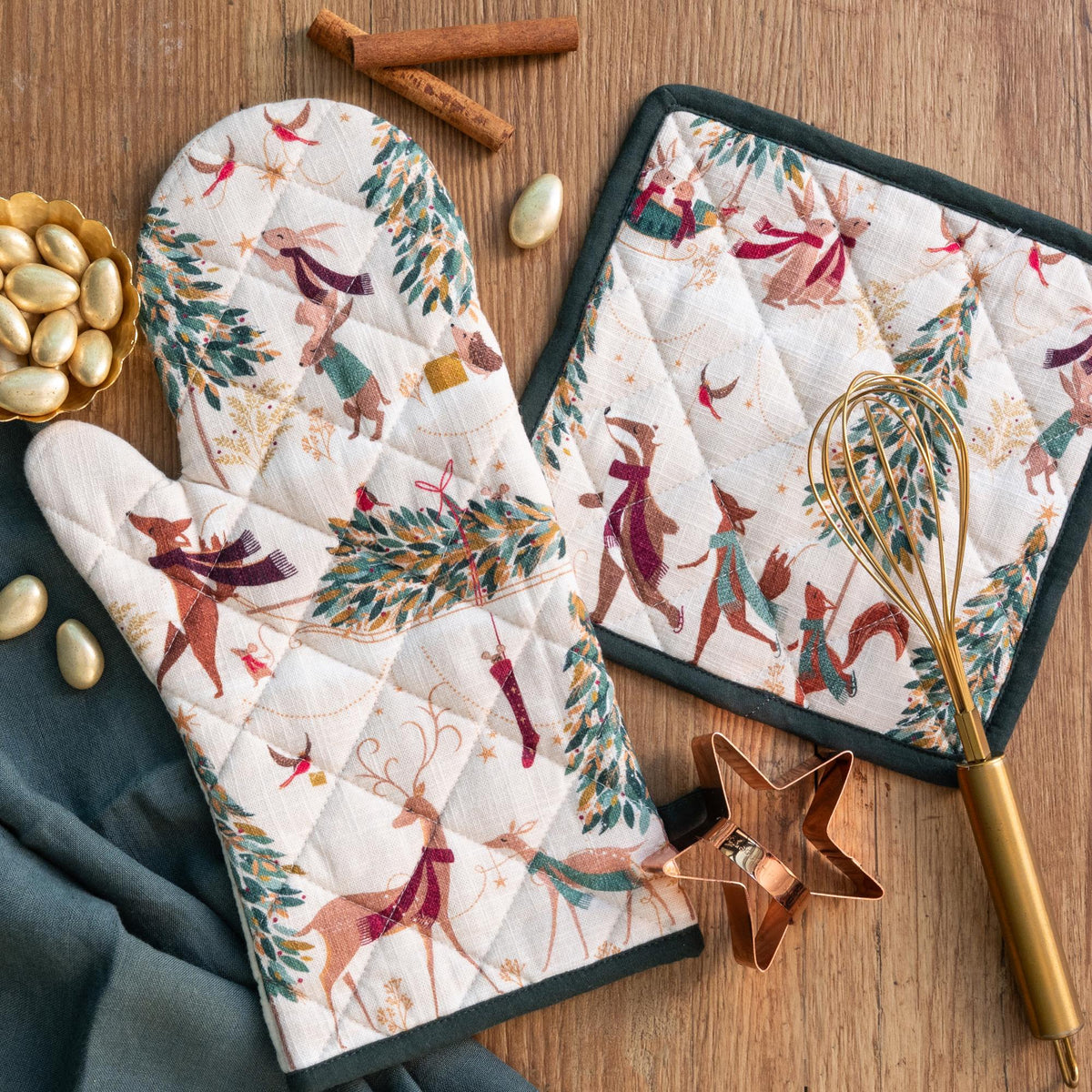A woodland tales oven mitt & potholder set.