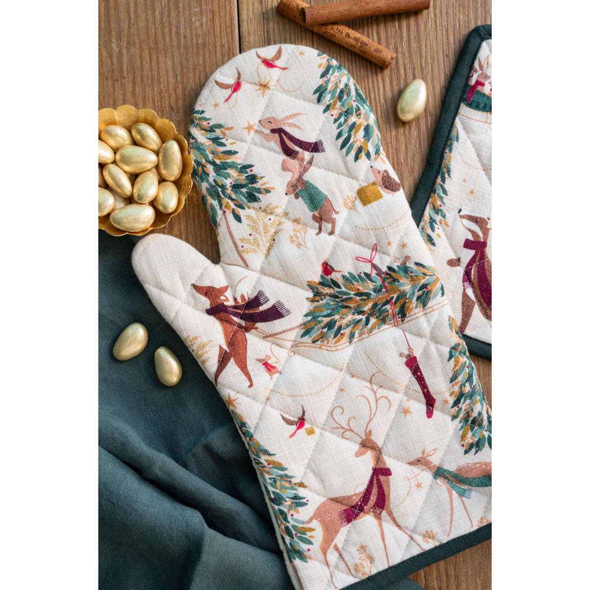 A woodland tales oven mitt & potholder set.