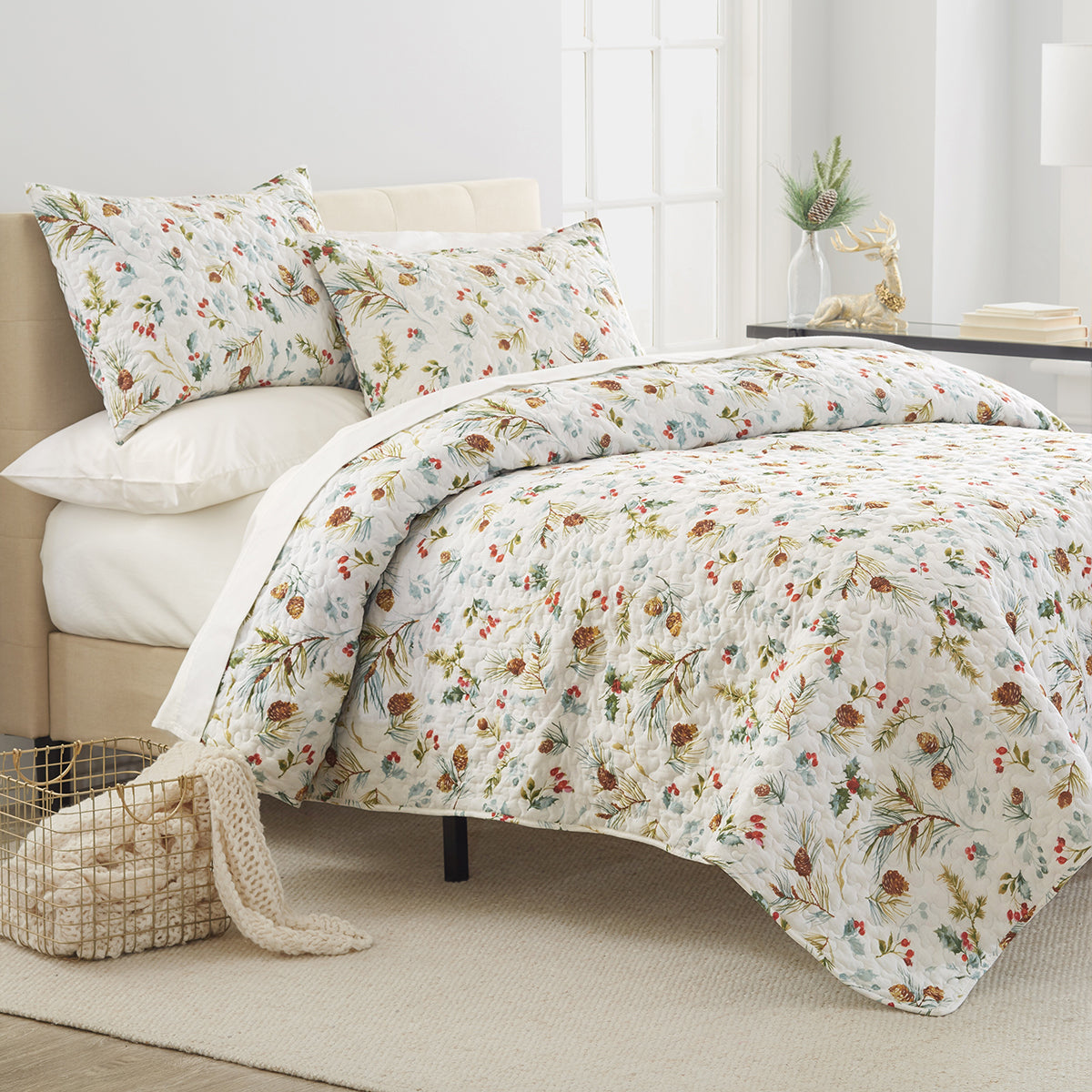 Pinecones & Berries Quilt Set