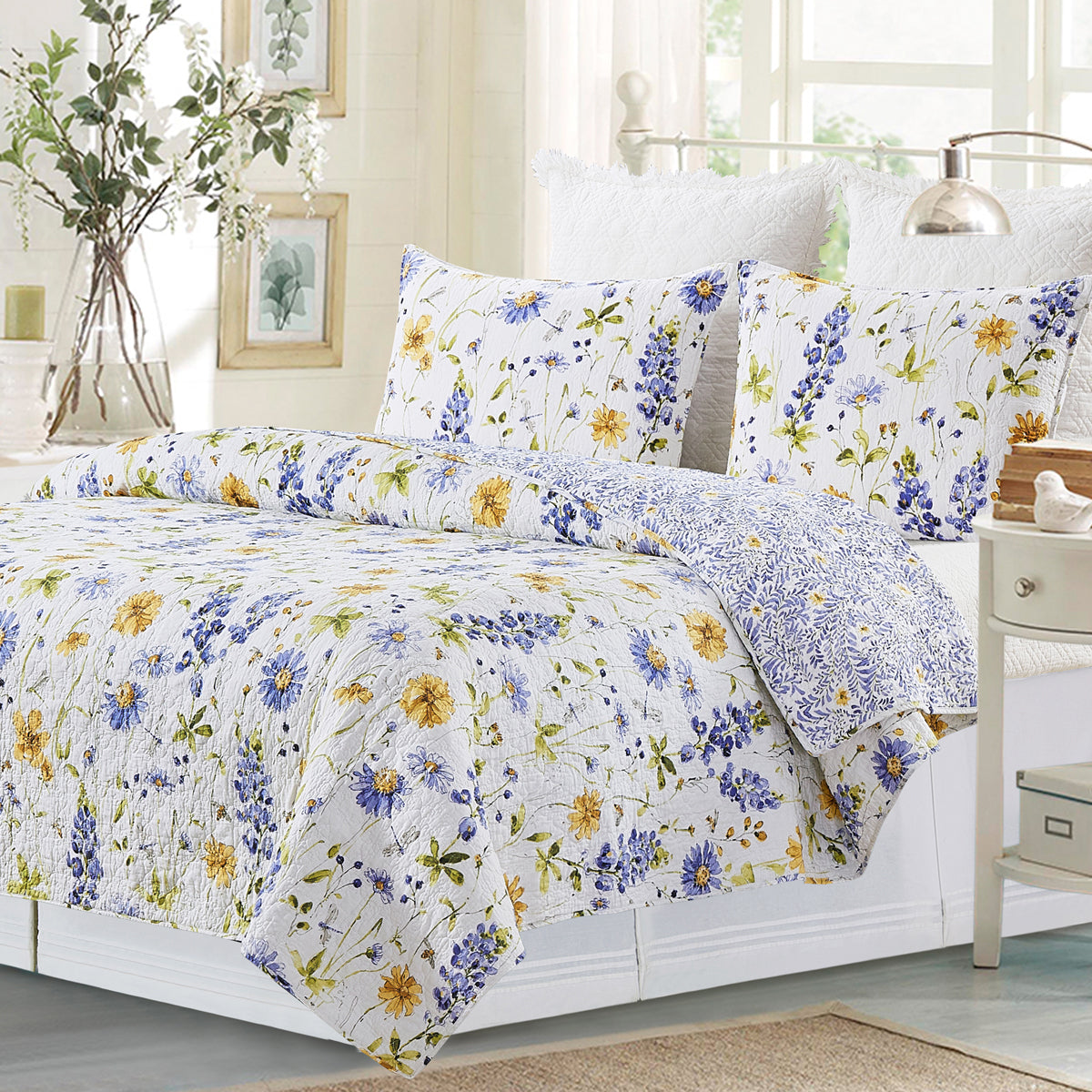 Lovely Blues Quilt Set