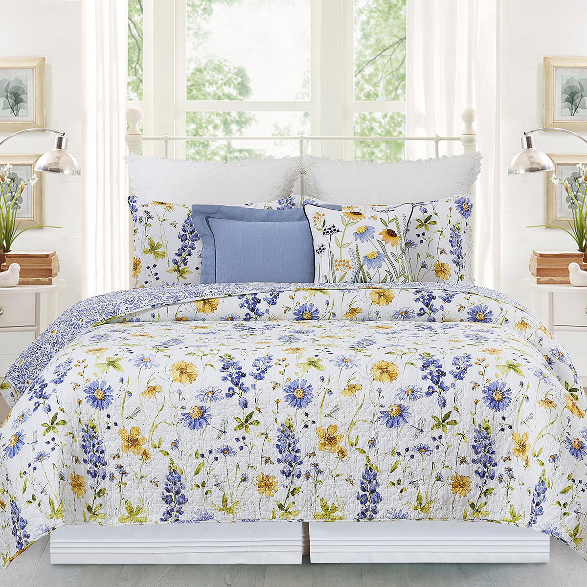 Lovely Blues Quilt Set
