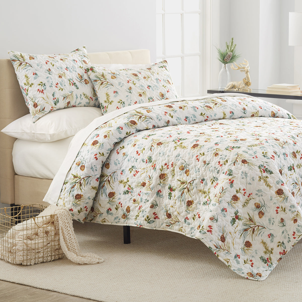 Pinecones & Berries Quilt Set
