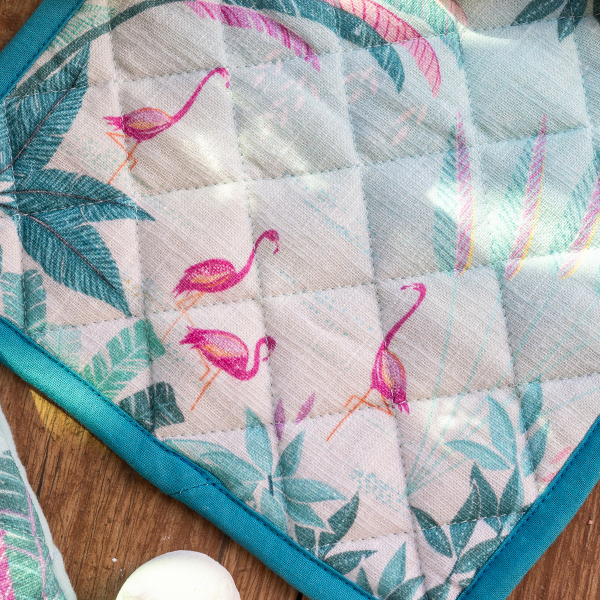 A flamingo palms oven mitt & potholder set.