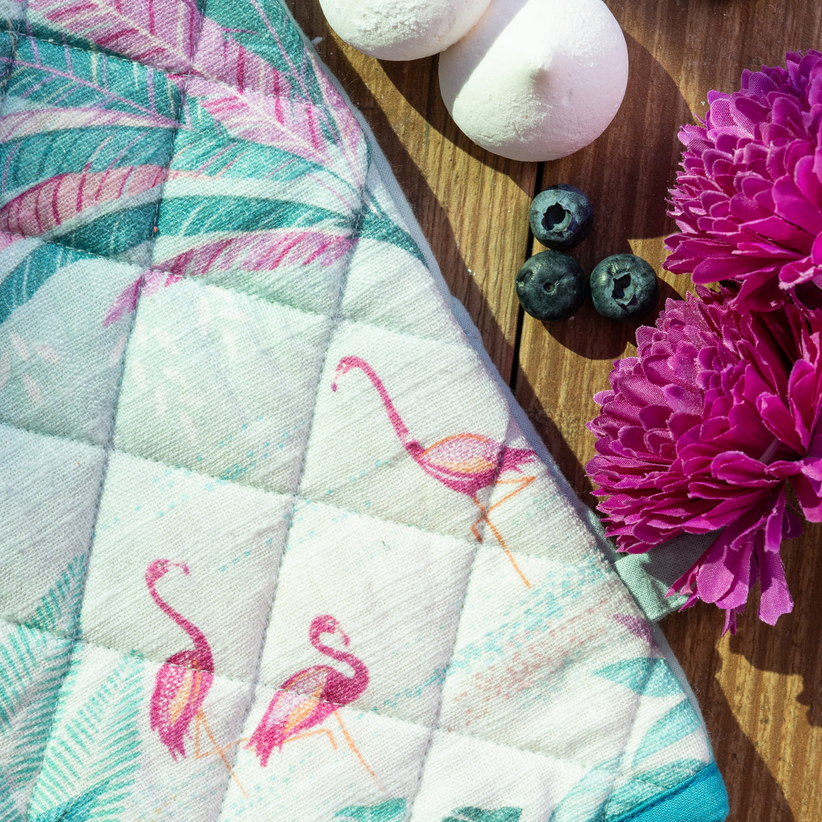 A flamingo palms oven mitt & potholder set.